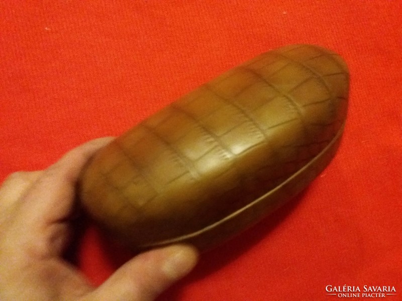 Quality original crocodile skin + wooden hard stable glasses case, good condition according to the pictures