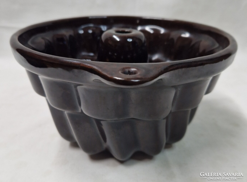 Glazed ceramic kuglóf baking dish with hanger in perfect condition 17.5