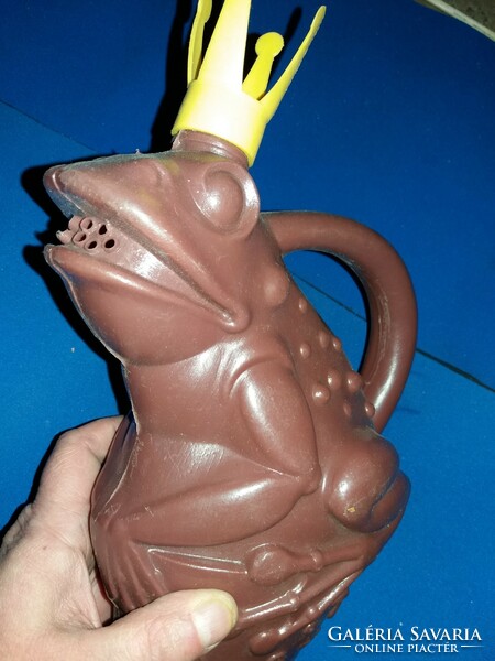 Retro Hungarian dmsz frog king watering can rare plastic toy according to pictures