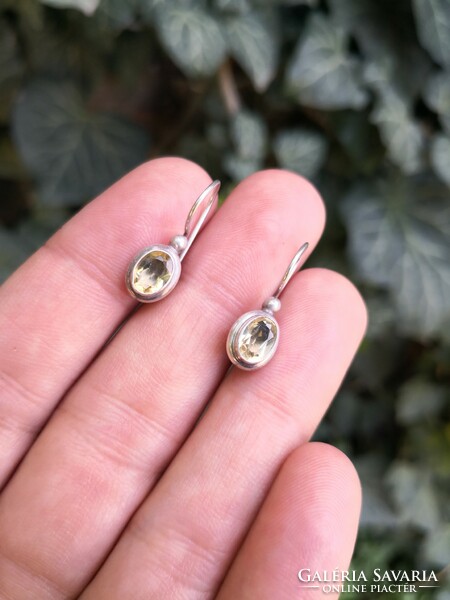 Silver earrings with citrine stones