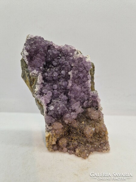 Amethyst mineral drusen