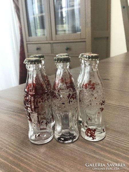 Régi miniatűr Coca-Cola üveg fém kupakkal, 6db.