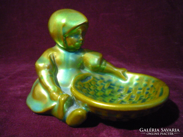 Zsolnay porcelain eosin-glazed little girl with basket 2404 10