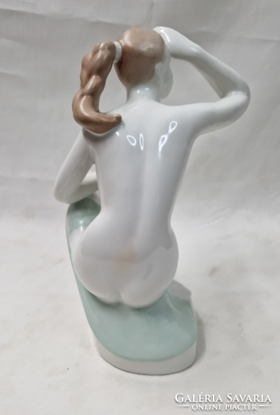 Large Aquincum female nude in flawless condition porcelain figure 20 cm.