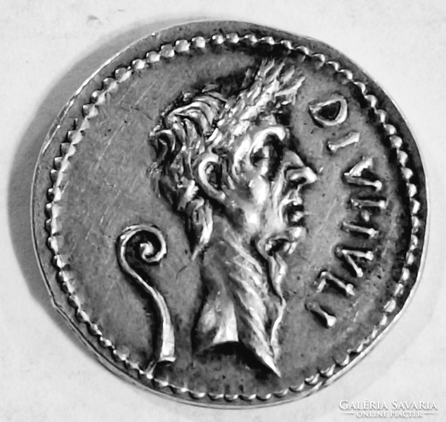 Julius caesar, silver denarius. 60-44 BC