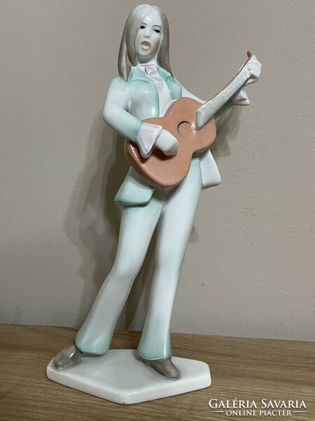 Aquincum girl with guitar