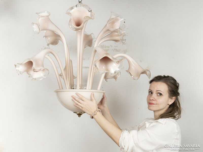 Murano glass chandelier with calla-shaped flower decorations