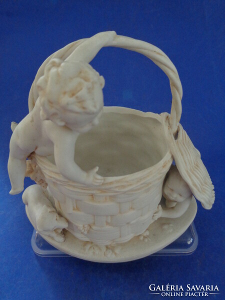 Viable porcelain offering ca. 1900