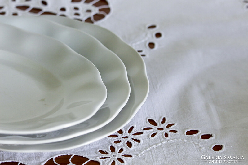 4 Zsolnay flat plates with ruffled edges (price/4pcs)