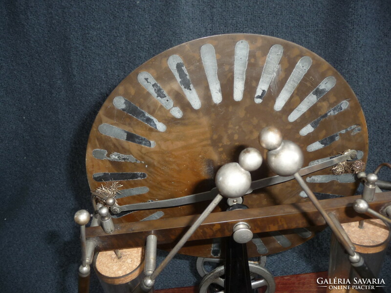 Old illustrative school physics experimental teaching tool electrostatic induction machine 20s