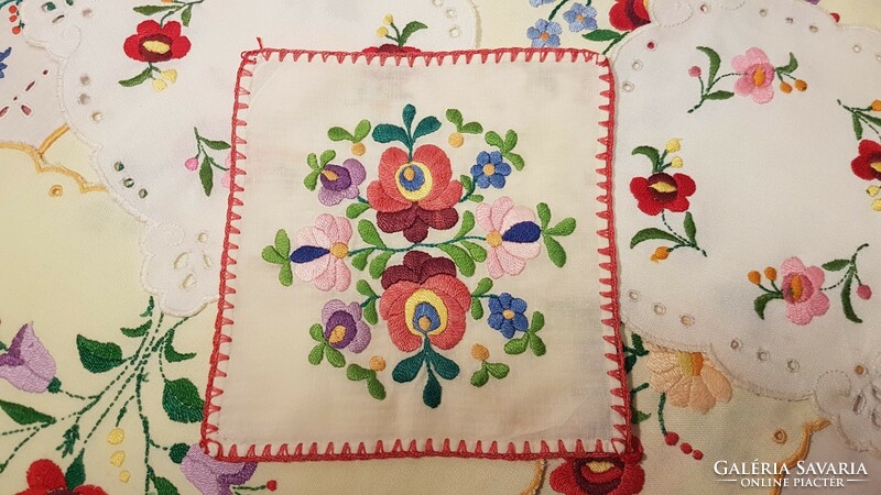 Kalocsai hand-embroidered tablecloth package with decorative pillowcase