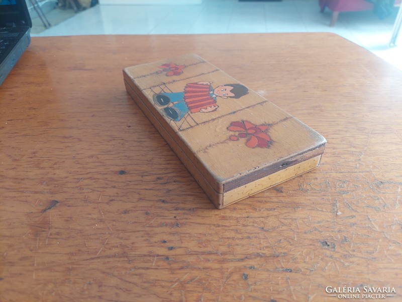 Retro wooden pen holder