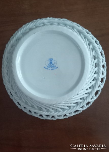 Áttört mintás kis porcelán kosárka