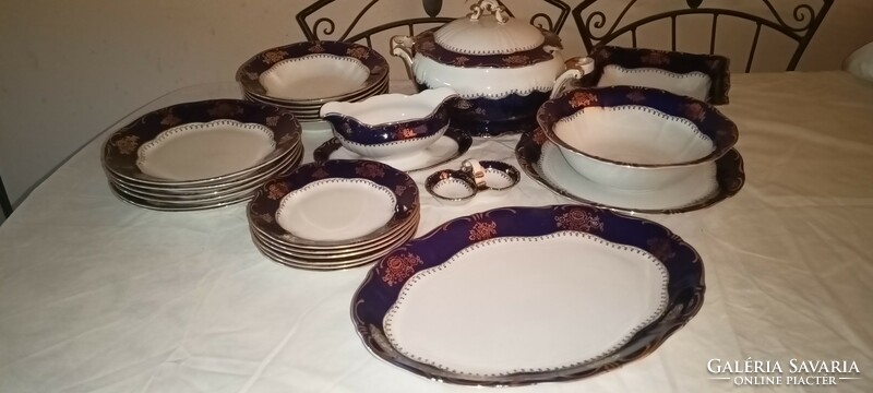 Zsolnay pompadour i-style 25-piece dinnerware set.