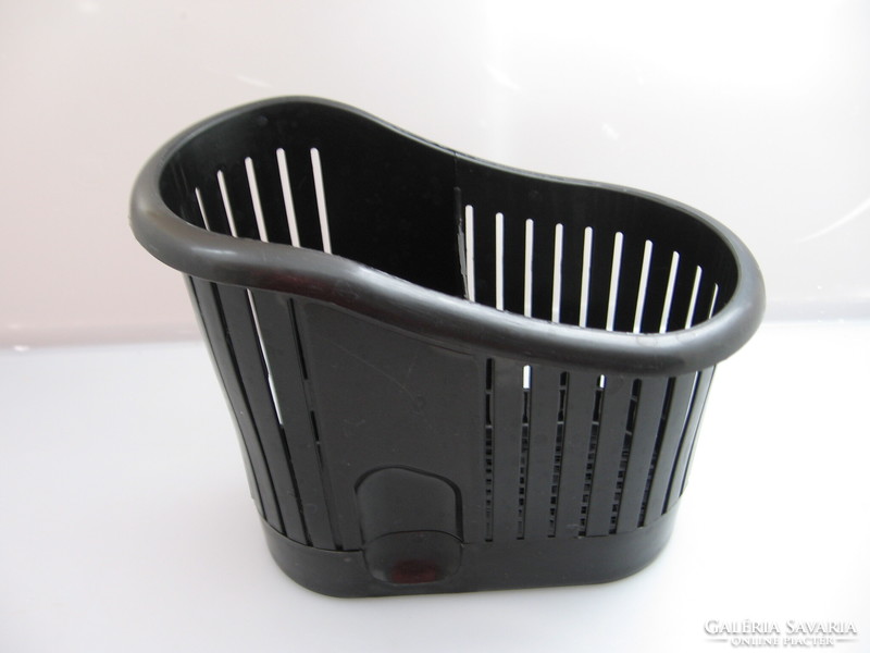 Black plastic cutlery dripper