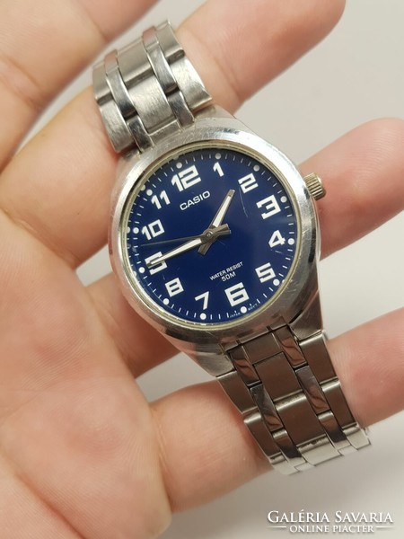 Retro quartz casio 50m wristwatch