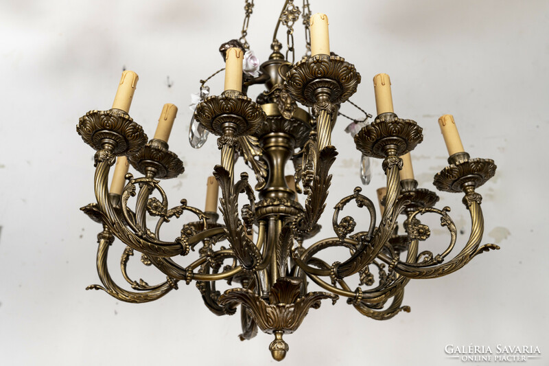 Gilded bronze chandelier with plastic putto figures and ram's head decoration