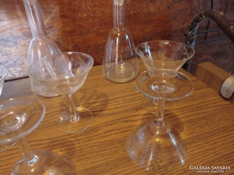 4 grape-patterned pourers, 5 glasses of unopened liqueur as a gift!!!
