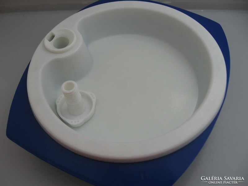 Heat-retaining feeding bowl