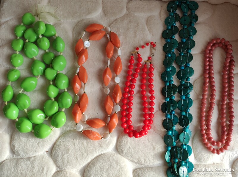 Loud colorful retro summer bijou necklace package turquoise salmon orange grass green and red plastic chains