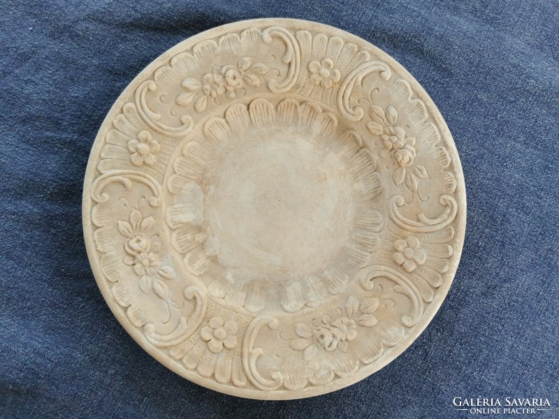 An early plastic plate from Miskolc