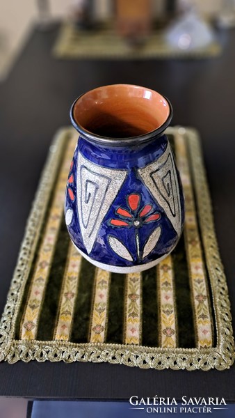 Ceramic vase 22x16 cm.