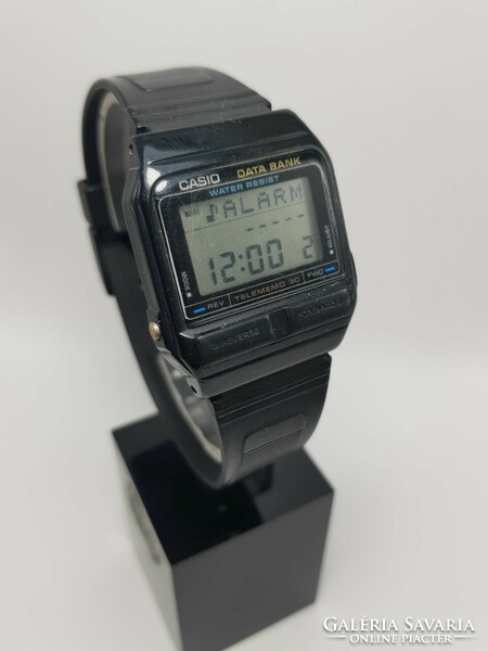 Retro quartz casio digital wristwatch