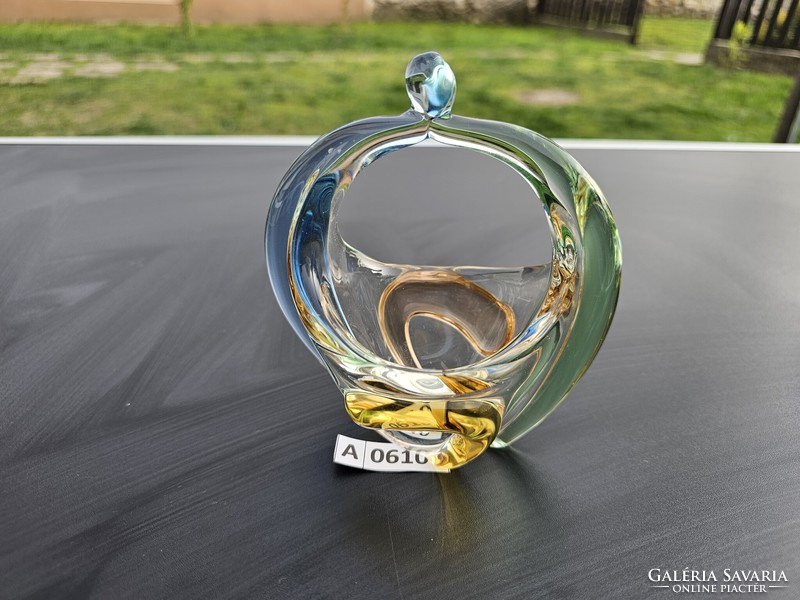 A0610 Czechoslovakian glass basket 12 cm