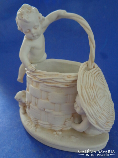 Viable porcelain offering ca. 1900