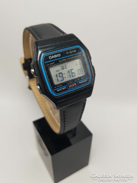 Retro quartz casio digital wristwatch
