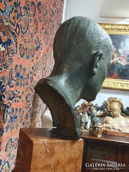 Unmarked bronze head on a marble plinth. 54 cm high. Very nicely done.