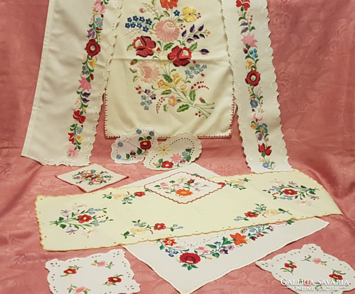 From HUF 1! Kalocsai hand-embroidered tablecloth package with decorative pillowcase