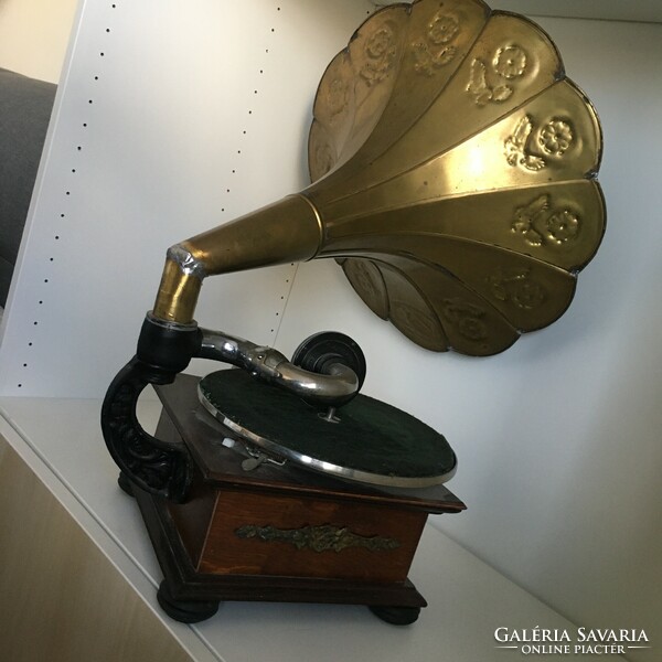 Gramophone, funnel, in excellent condition