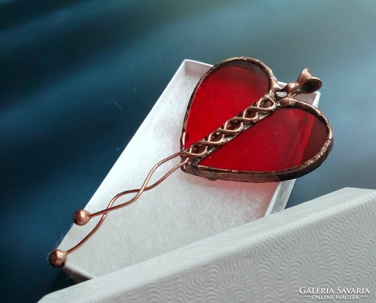 Heart-shaped red glass pendant made of translucent glass
