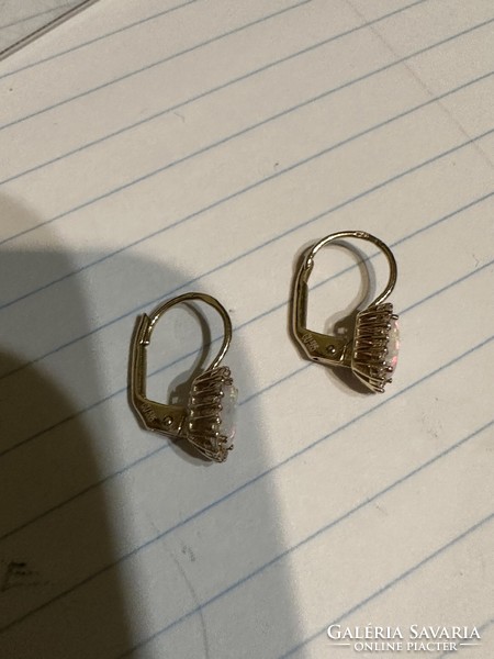 14K gold earrings for sale in unworn condition! Price: 34,000.-