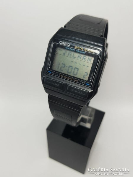 Retro quartz casio digital wristwatch