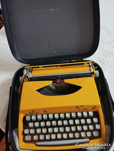Old bag typewriter