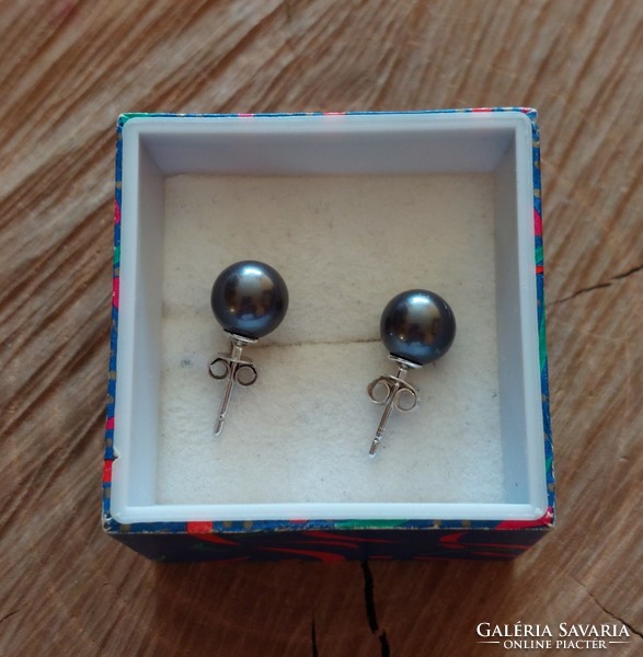 Silver earrings with colorful shell pearls