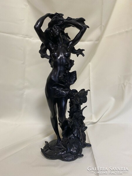 Female nude statue