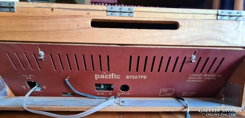 Electronica pacific s732tpe radio & record player.