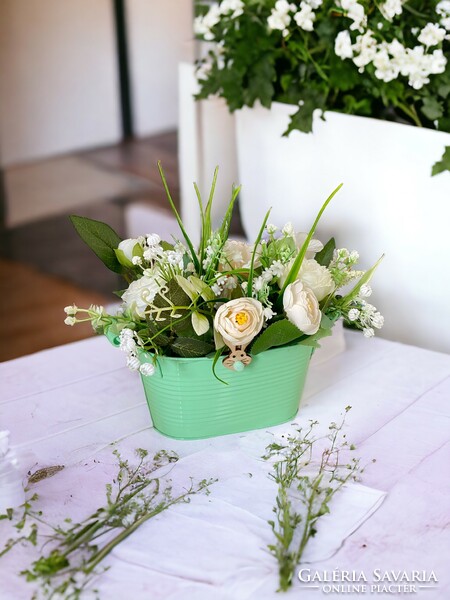Viki spring flower basket
