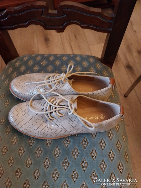 New, beige-gold lace-up shoes size 39