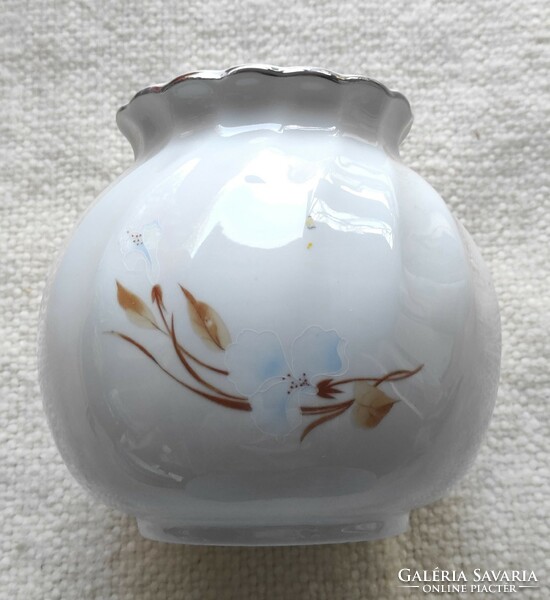 Apulum porcelán váza kisebb hibával, mely mintha gyári hiba lenne