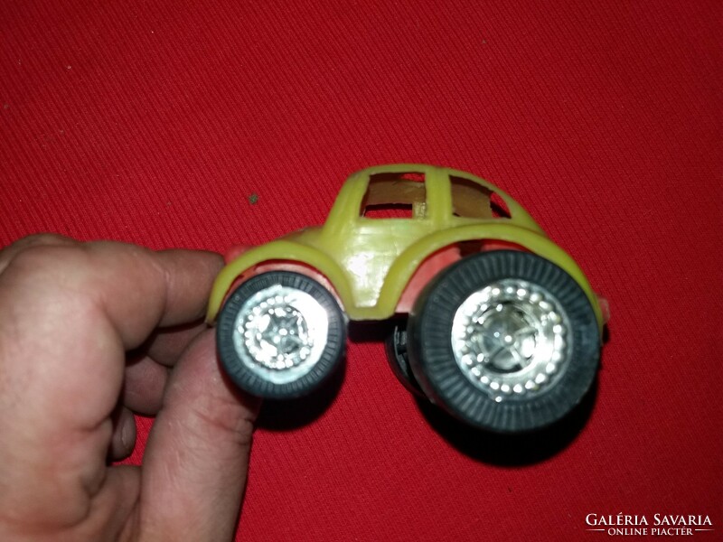 Retro trafikáru magyar kisipari MONSTER TRUCK -  VW bogár plasztik kis játékautó a képek szerint
