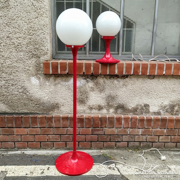 Retro - space age red table and floor lamp - idea