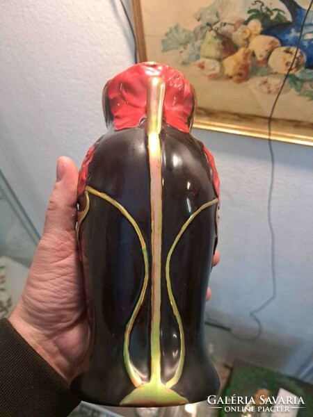 Zsolnay's eosin vase is flawless