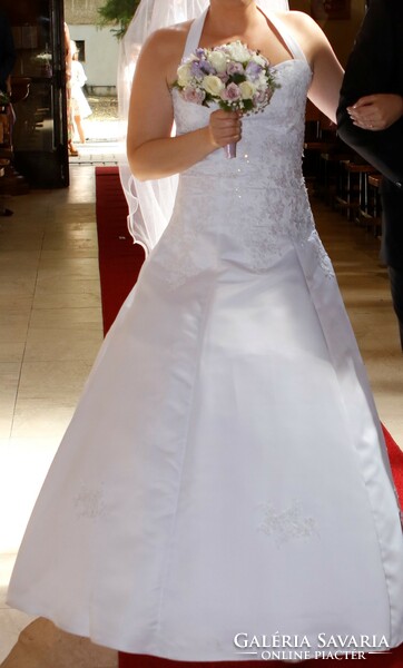 Wedding dress with hoop and long veil