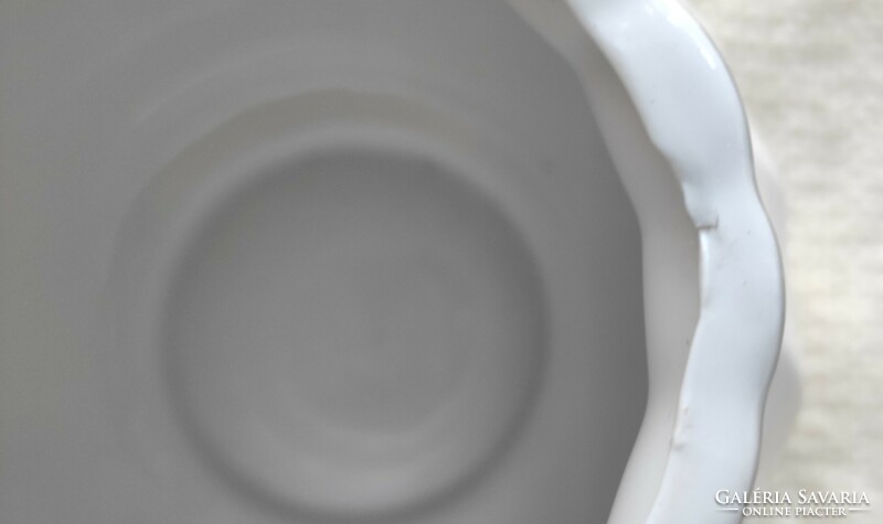 Apulum porcelán váza kisebb hibával, mely mintha gyári hiba lenne