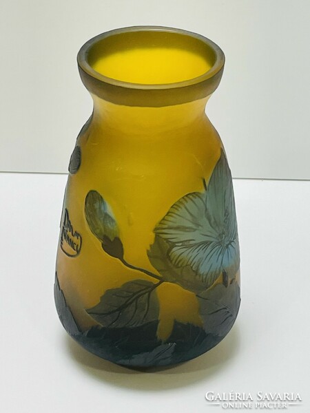 Beautiful tip daum nancy vase