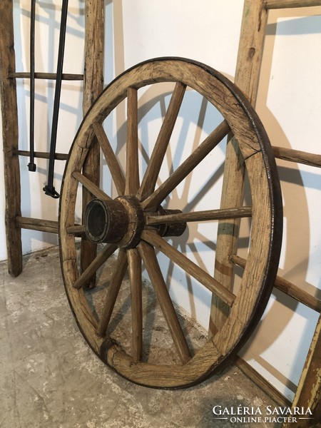 Carriage wheel, old carriage wheel, wooden wheel